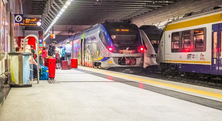 Interno della stazione ferroviaria di Torino Porta SUsa