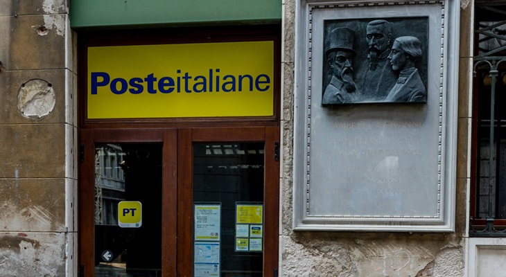 Ingresso ufficio postale Poste Italiane