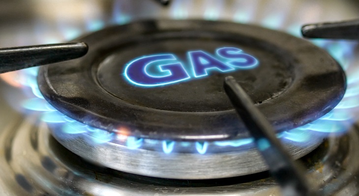 Bruciatore a gas in una cucina con la parola gas scritta su di esso