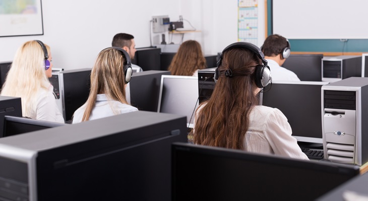 Operatori all'interno di un call center